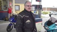 600